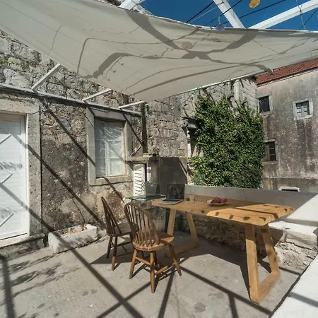4 Limuna Apartment *